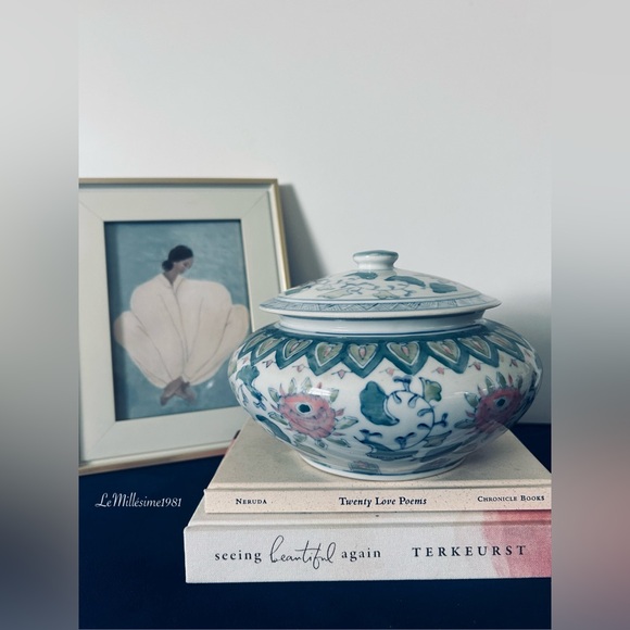 Vintage Chinese  Porcelain Oval Ginger Jar | Chinoiserie - Picture 1 of 5